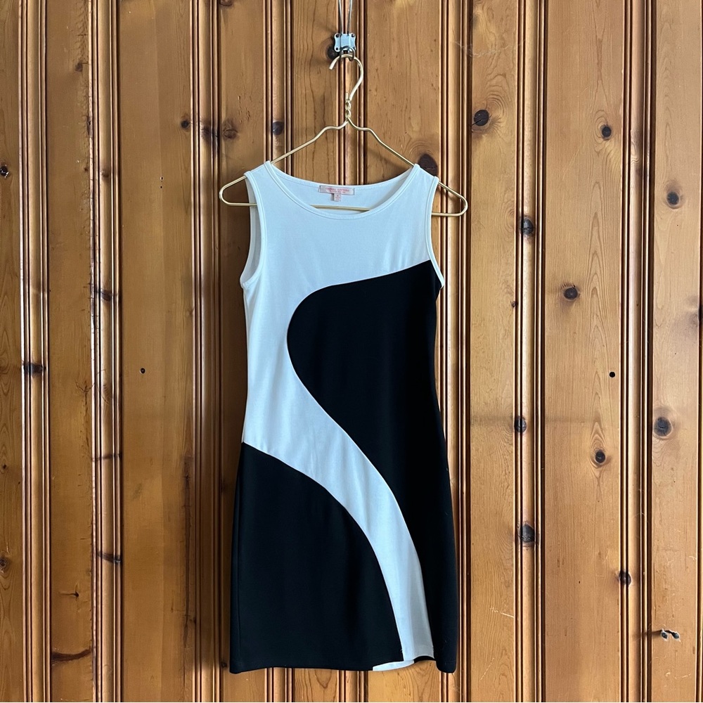 Black and white body con dress size small
